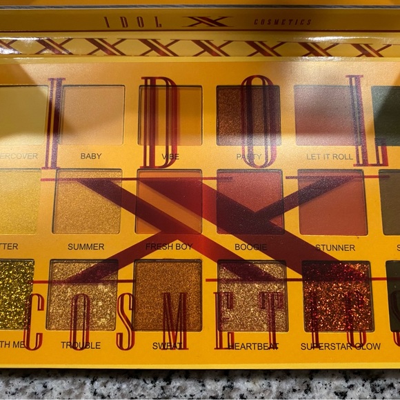 BTS eyeshadow palette - Picture 4 of 4